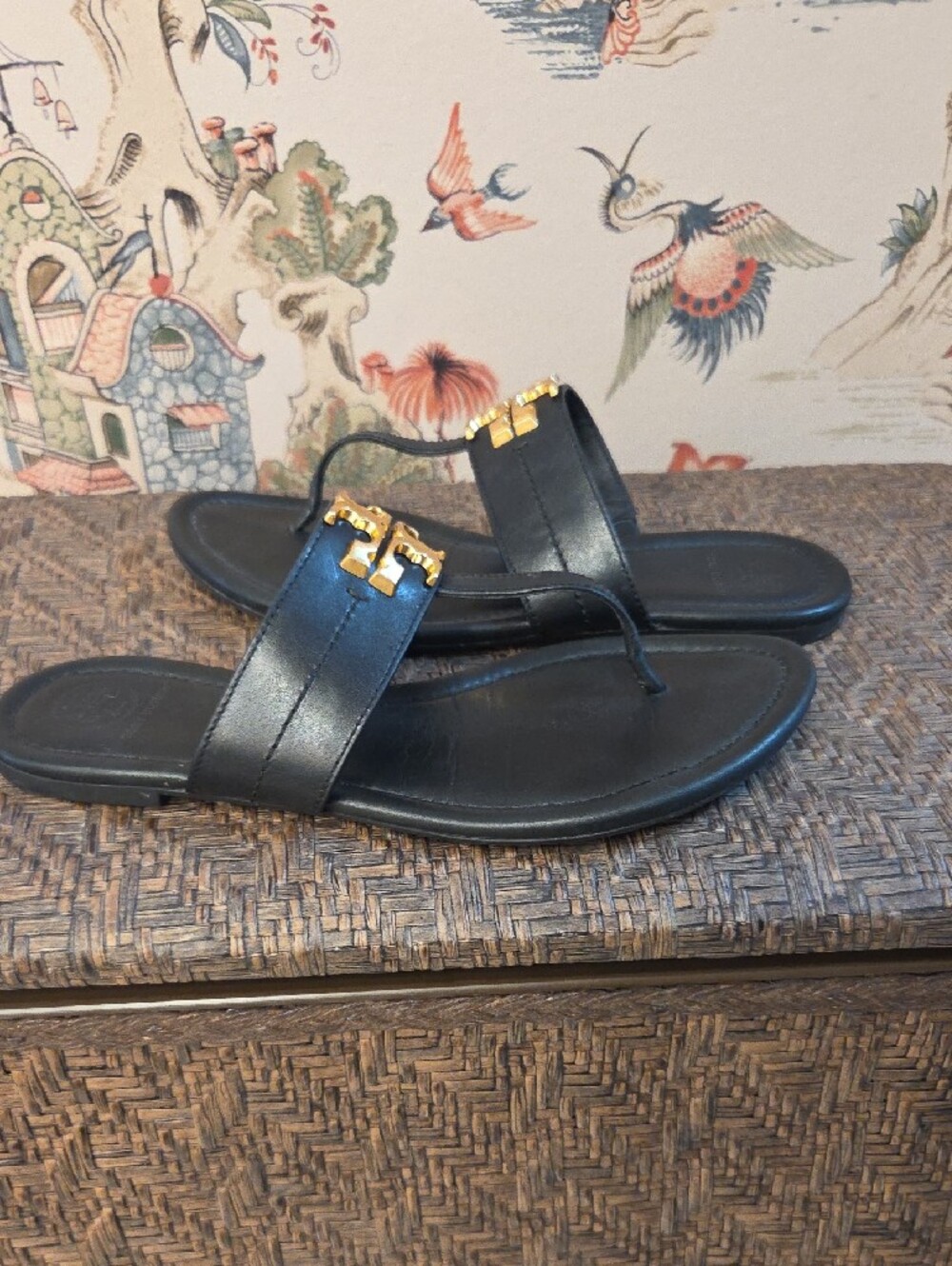 Tory Burch Black Leather Thong Sandals with Gold Logo Medallion - Picture 4 of 5